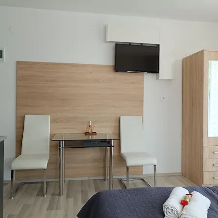 Ujhely Apartmanhaz * Шиофок