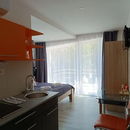 Ujhely Apartmanhaz Апартаменты Шиофок