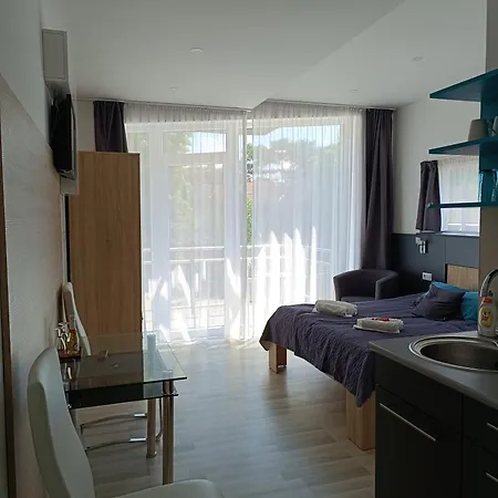 Ujhely Apartmanhaz Apartment *