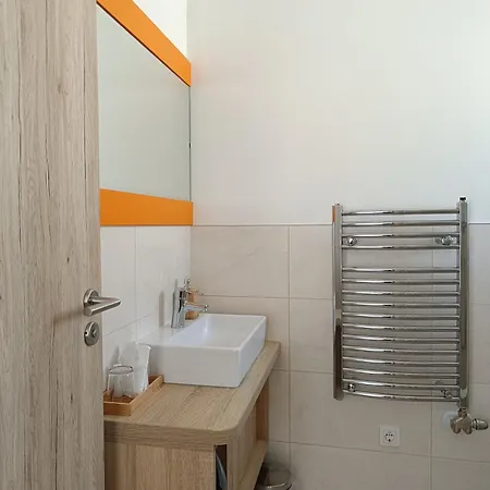 Ujhely Apartmanhaz *