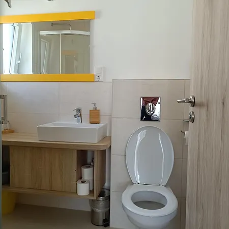 Ujhely Apartmanhaz Апартаменты