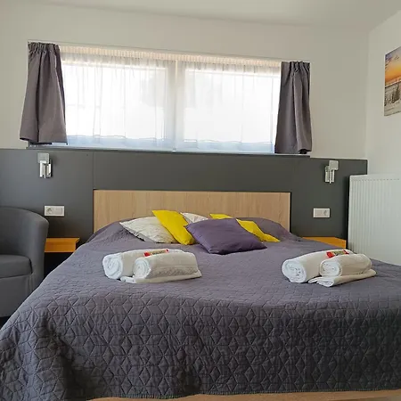 Ujhely Apartmanhaz 公寓