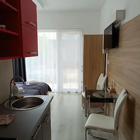 Ujhely Apartmanhaz Siofok