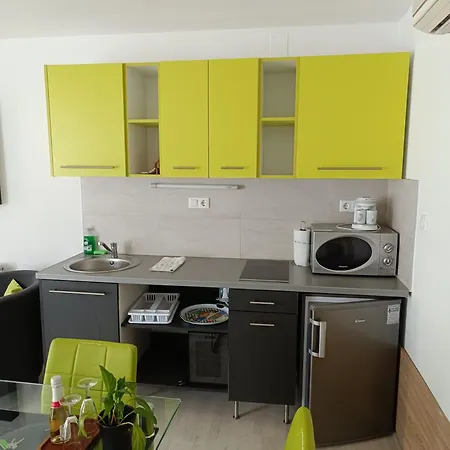 Ujhely Apartmanhaz 公寓