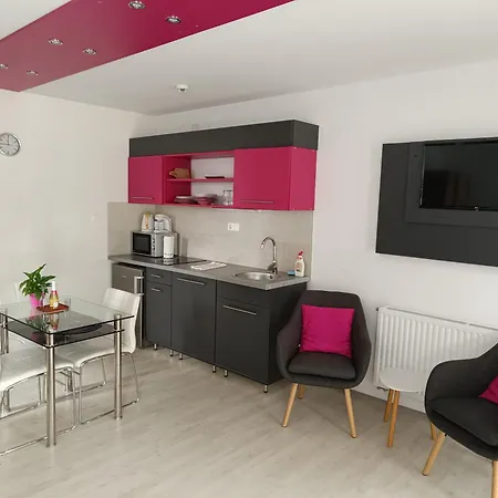 Апартаменты Ujhely Apartmanhaz *