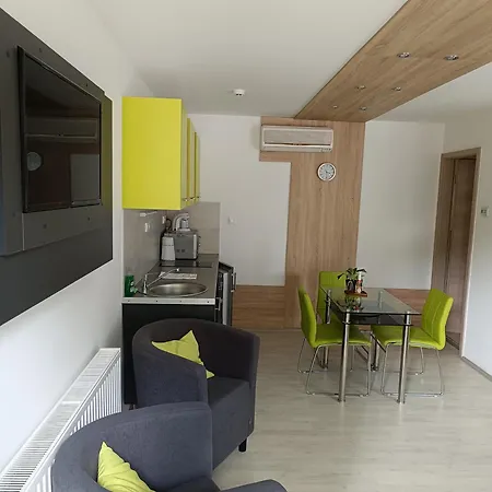 Ujhely Apartmanhaz * Siofok