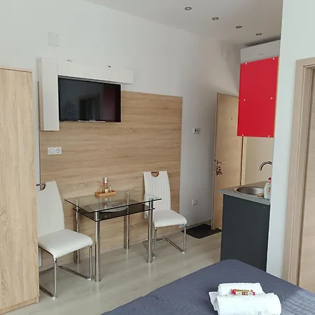 公寓 Ujhely Apartmanhaz