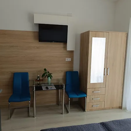 Ujhely Apartmanhaz *