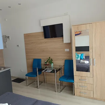 Ujhely Apartmanhaz * Siofok