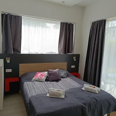 Ujhely Apartmanhaz Апартаменты Шиофок