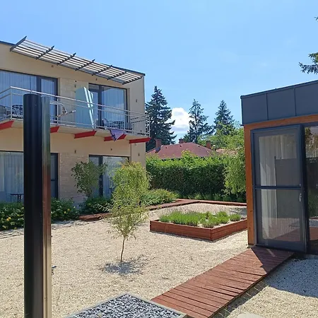 Ujhely Apartmanhaz Шиофок