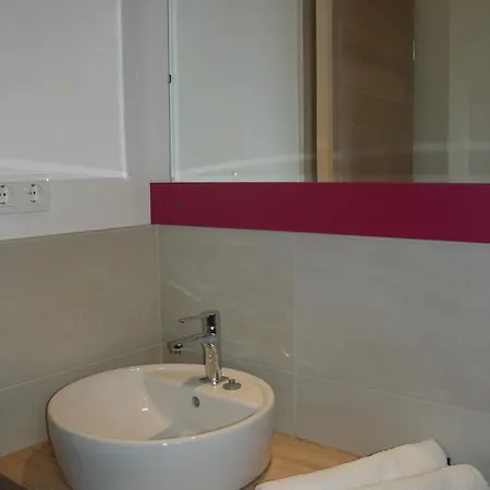 Ujhely Apartmanhaz * 希欧福克