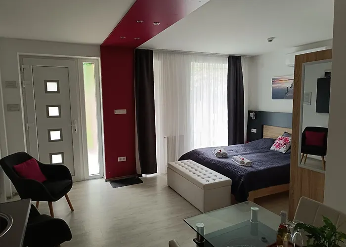 újhely Apartman