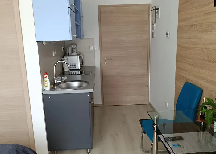 újhely Apartman *